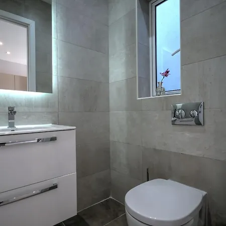 Penthouse Deluxe *