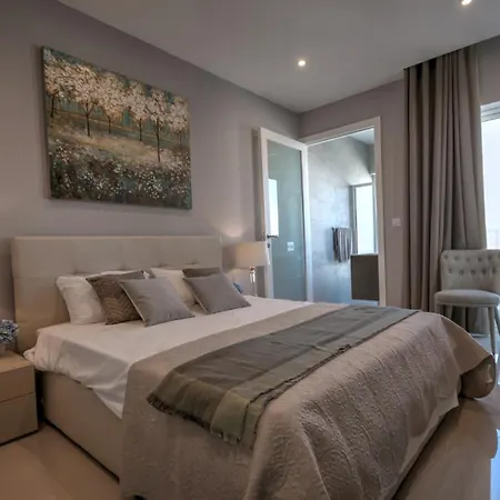 Penthouse Deluxe Sliema